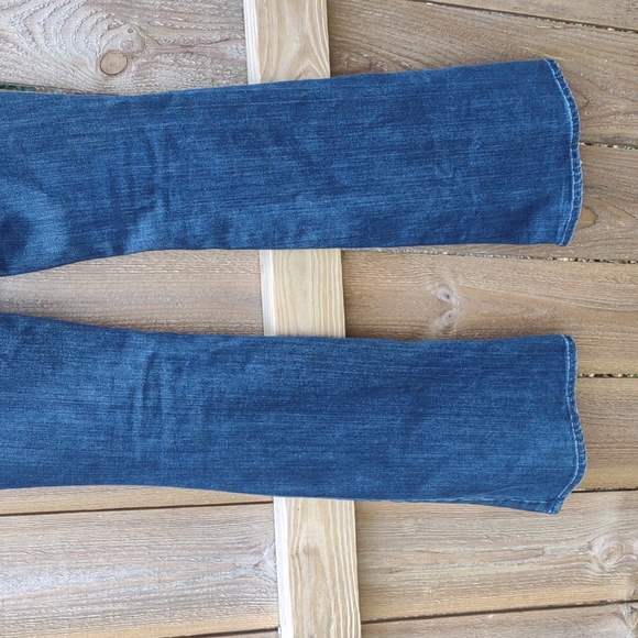 Genetic Denim Leaf fit and flare distressed jeans - Picture 7 of 11